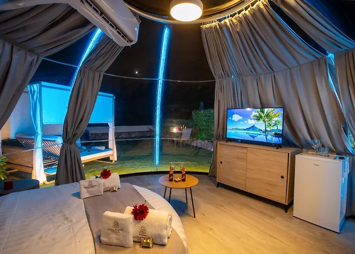 Experiencia Burbuja Con Jacuzzi Privado, Piscina Y Vistas Al Mar