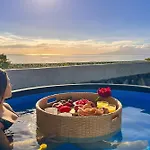 Experiencia Burbuja Con Jacuzzi Privado, Piscina Y Vistas Al Mar Luksustelt *