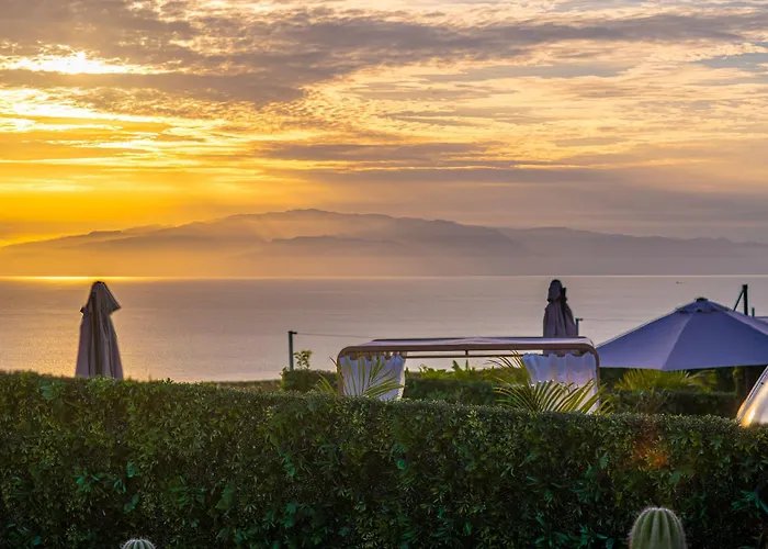 Experiencia Burbuja Con Jacuzzi Privado, Piscina Y Vistas Al Mar